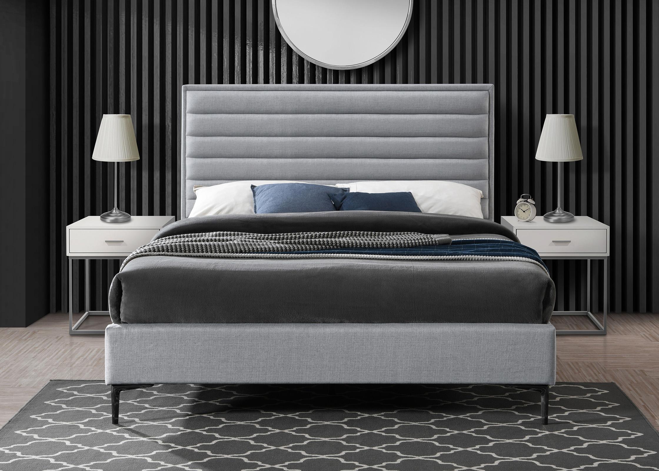 

    
Meridian Furniture HunterGrey-K Platform Bed Gray HunterGrey-K
