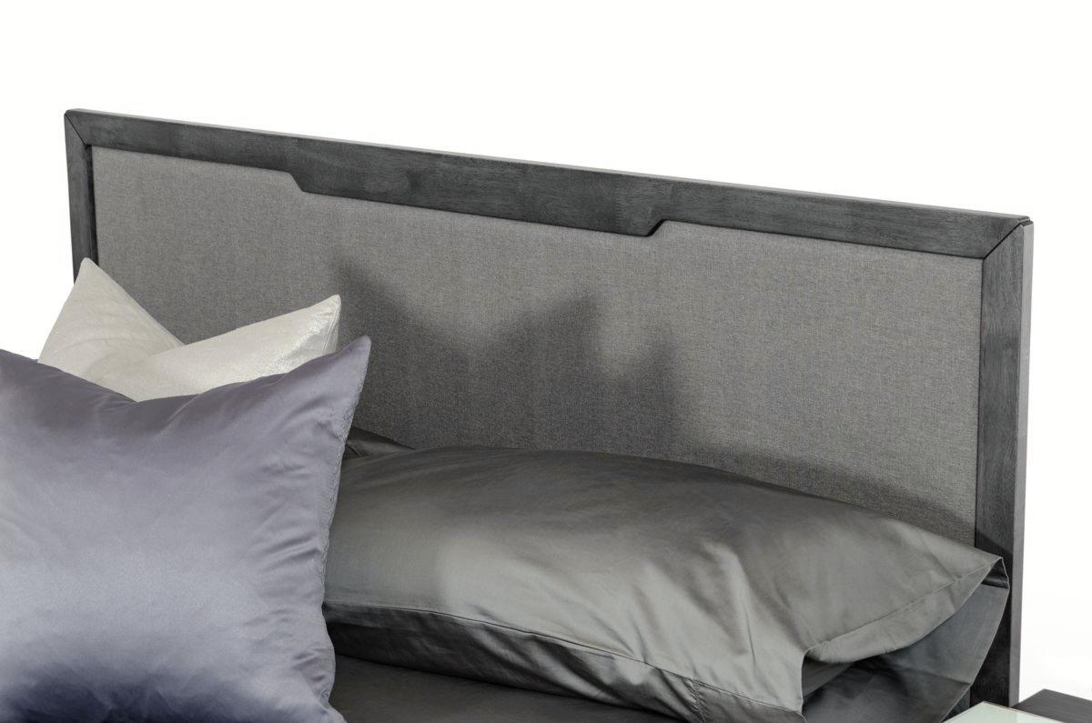 

    
Grey Linen Queen Size Panel Bed by VIG Nova Domus Soria
