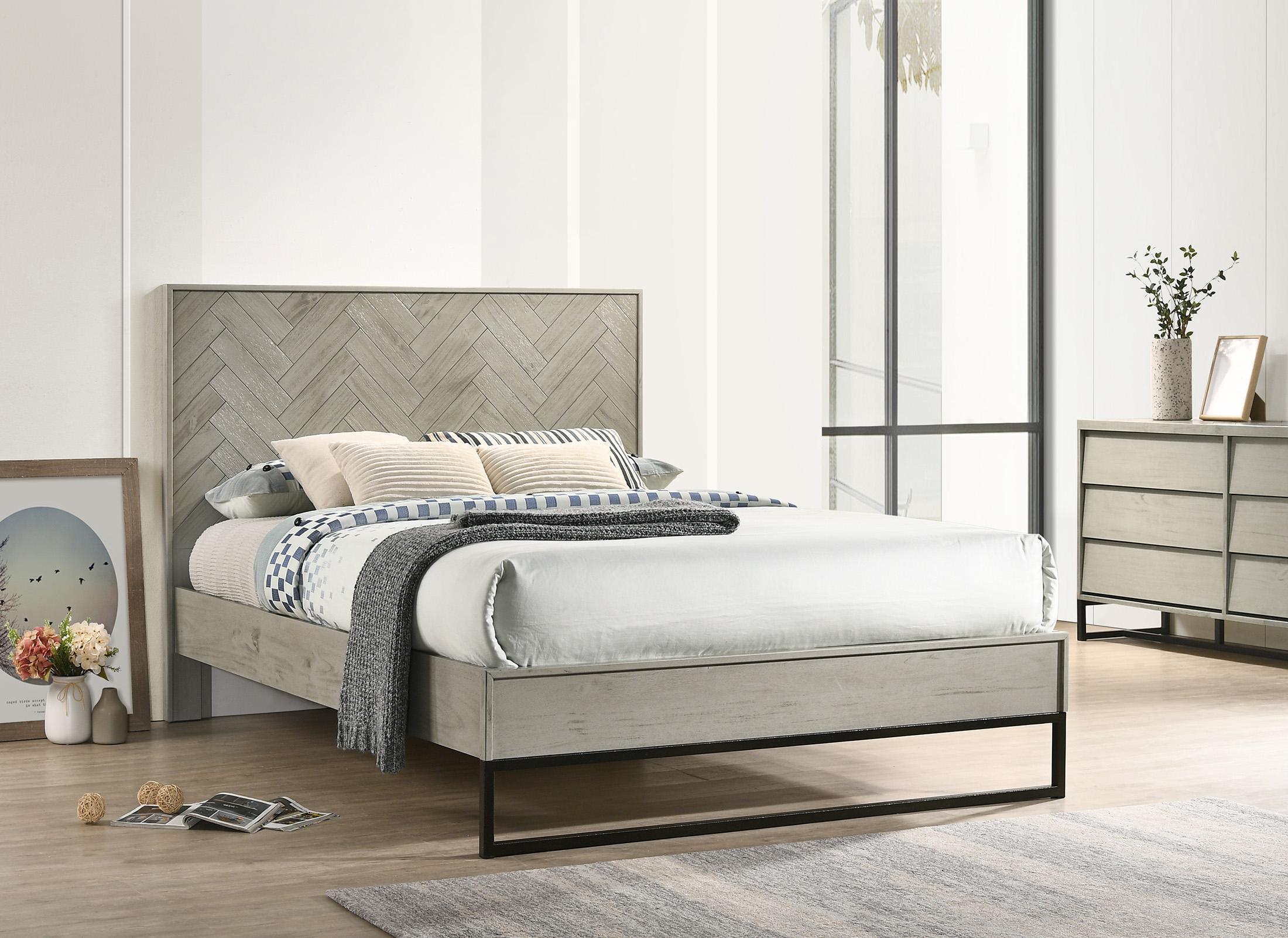 

        
Meridian Furniture Weston-K-Set-5 Platform Bedroom Set Gray/Black  704831407426
