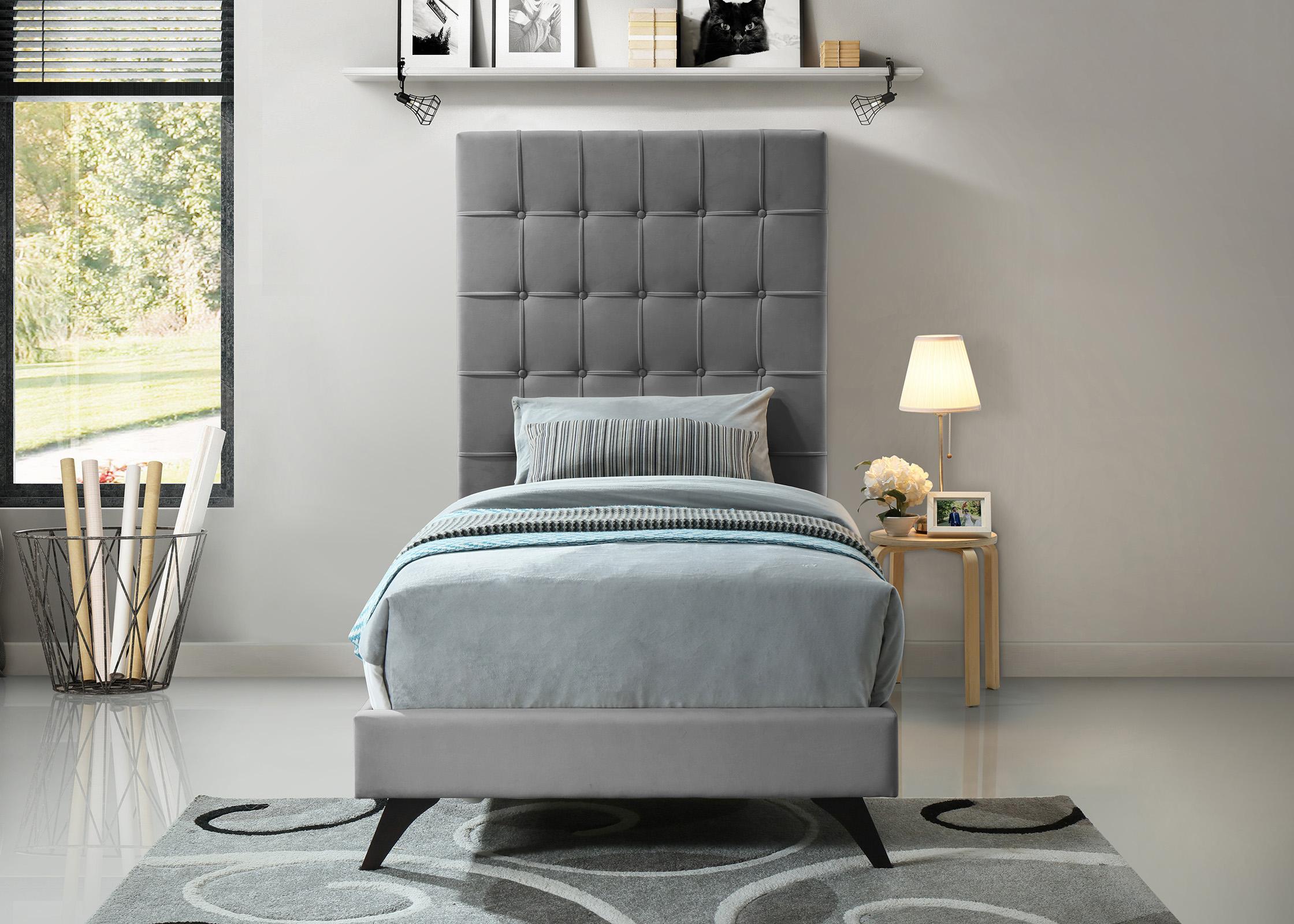 

    
Meridian Furniture ELLY EllyGrey-T Platform Bed Espresso/Gray EllyGrey-T
