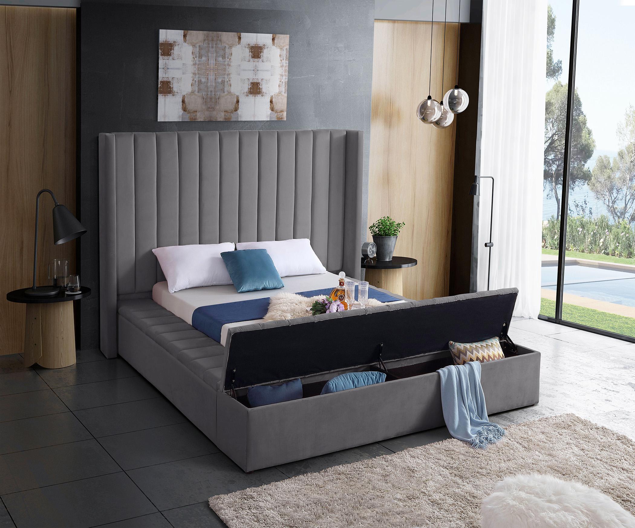 

        
Meridian Furniture KIKI Grey-Q Storage Bed Gray Velvet 704831402254
