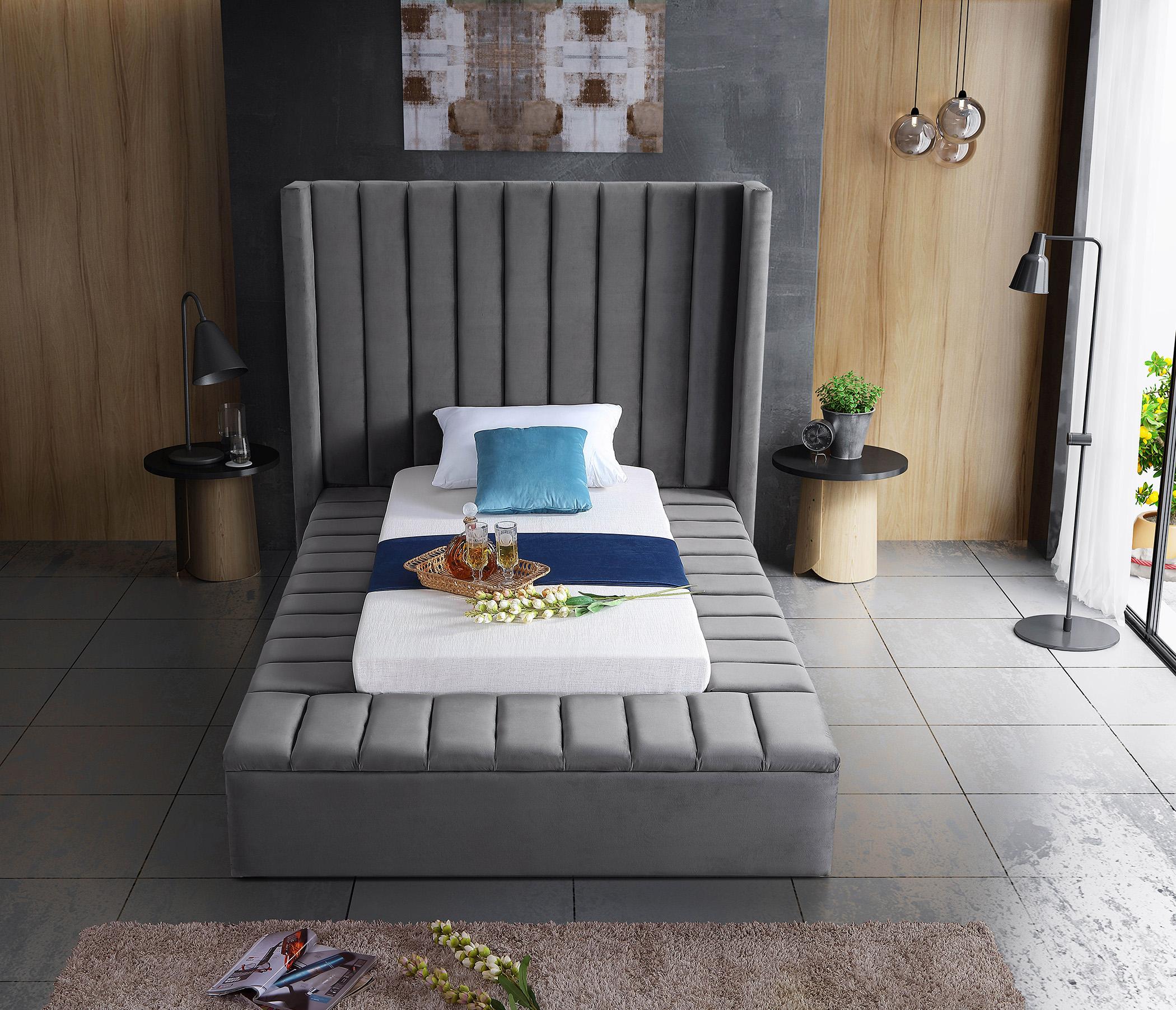 

    
Meridian Furniture KIKI Grey-T Storage Bed Gray KikiGrey-T
