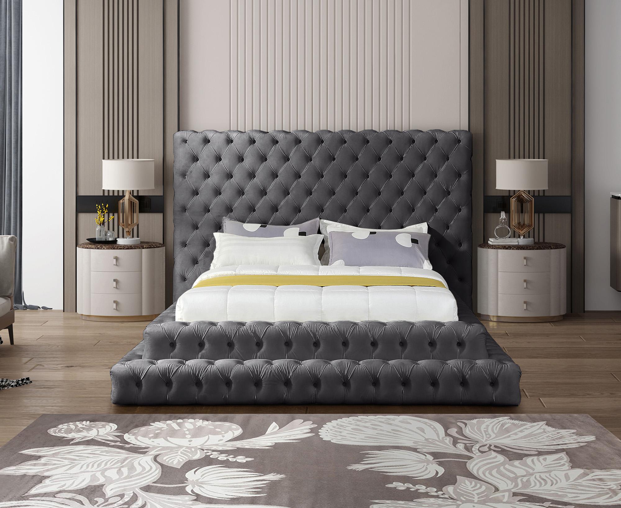 

    
RevelGrey-K Meridian Furniture Platform Bed
