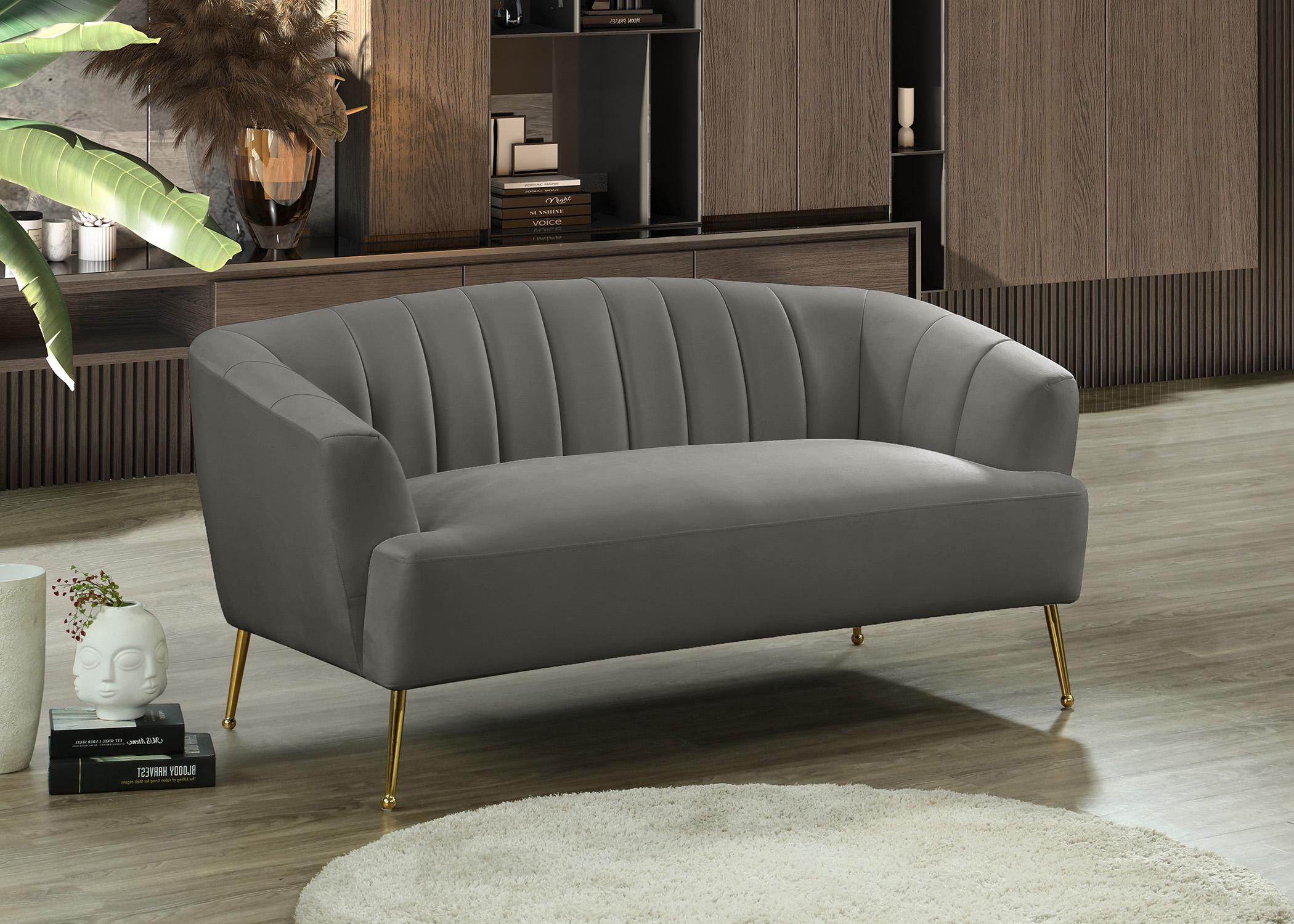 

    
657Grey-S-Set-3 Meridian Furniture Sofa Set
