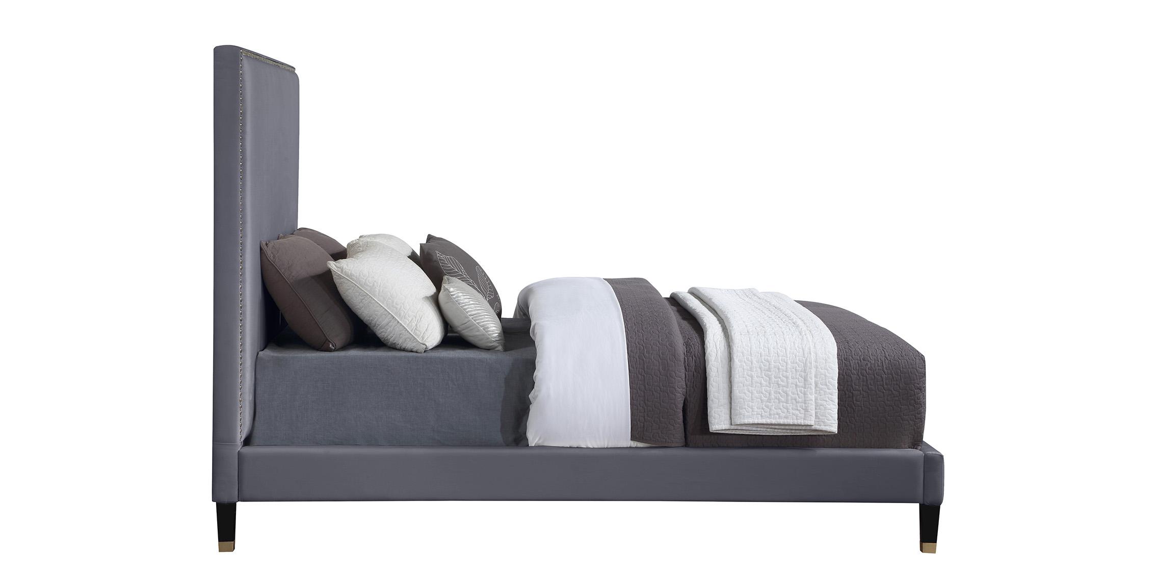 

    
HarlieGrey-F Meridian Furniture Platform Bed
