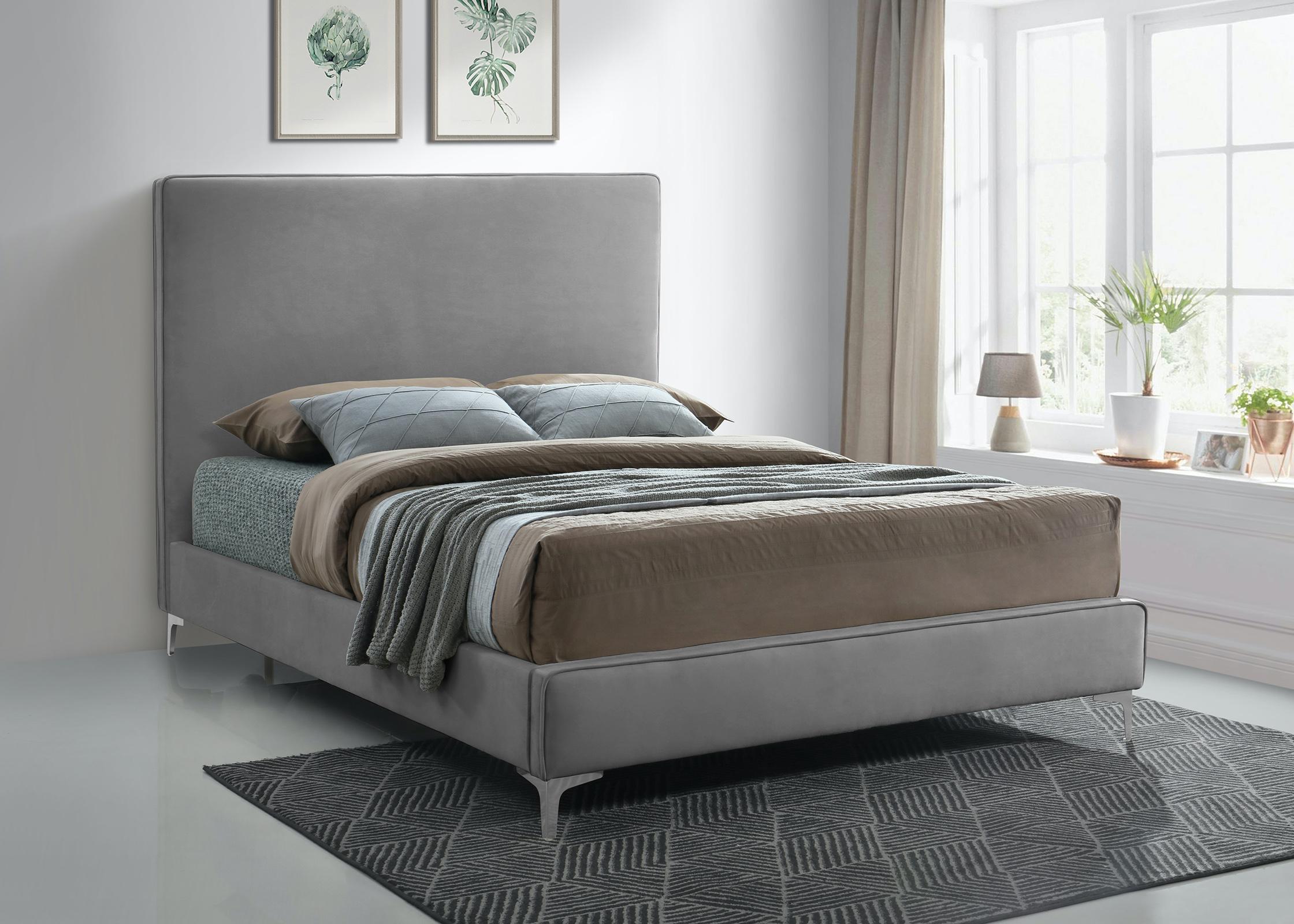 

    
Meridian Furniture GERI GeriGrey-K Platform Bed Gray GeriGrey-K
