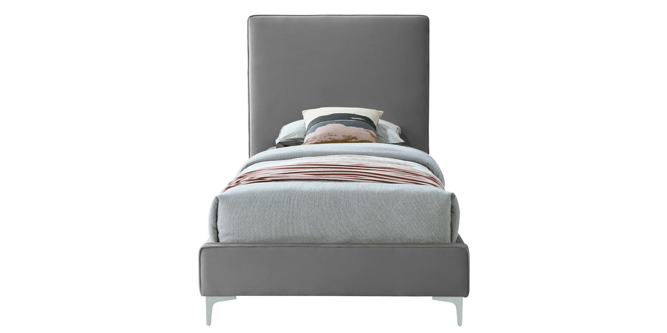 

    
Meridian Furniture GERI GeriGrey-T Platform Bed Gray GeriGrey-T
