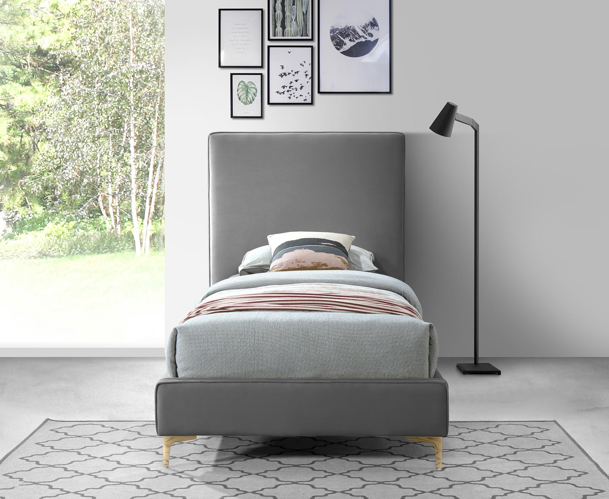 

        
Meridian Furniture GERI GeriGrey-T Platform Bed Gray Fabric 753359804057
