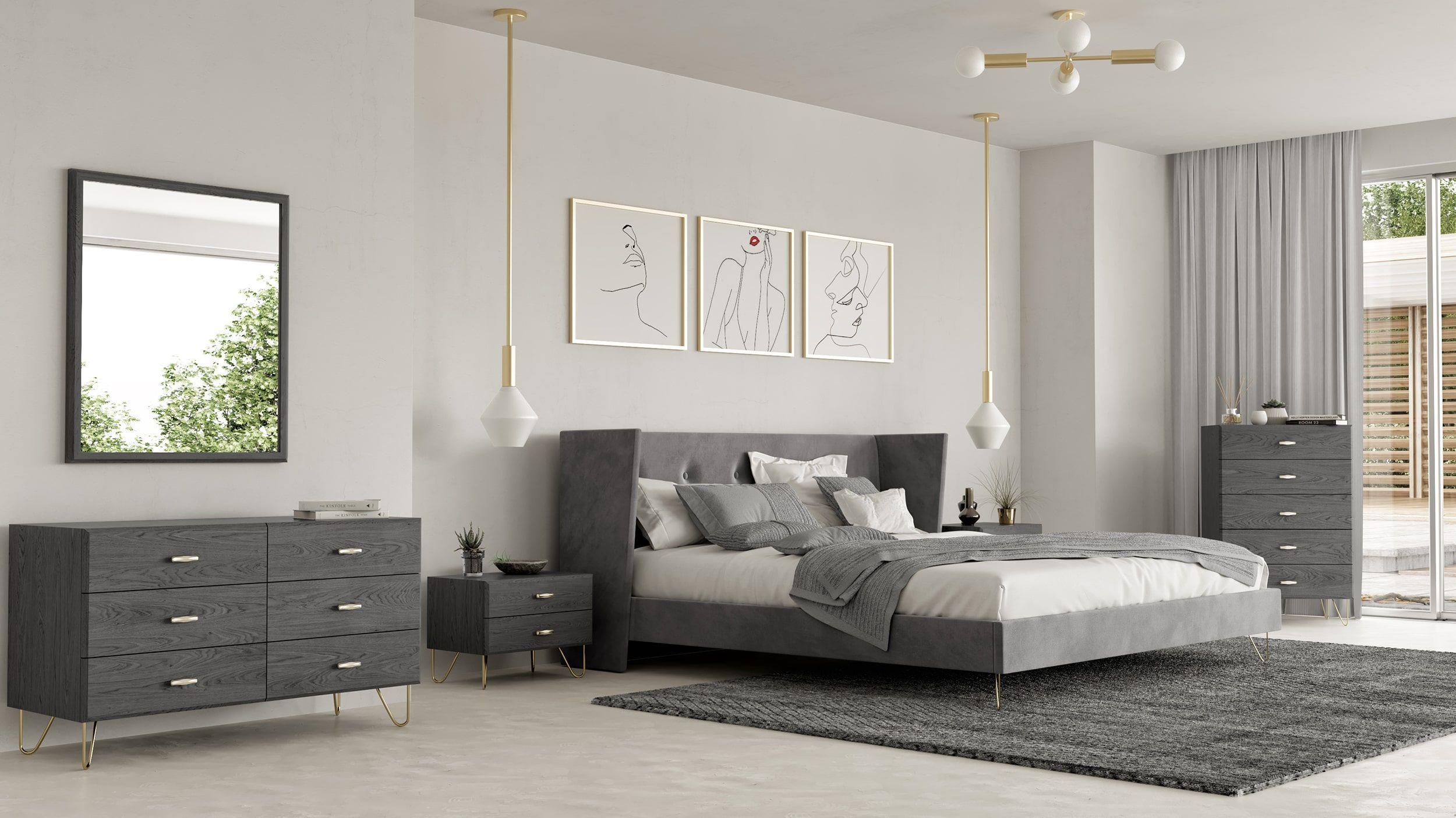 

    
Grey Velvet & Gold King Size Panel Bedroom Set 5Pcs by VIG Nova Domus Bryan

