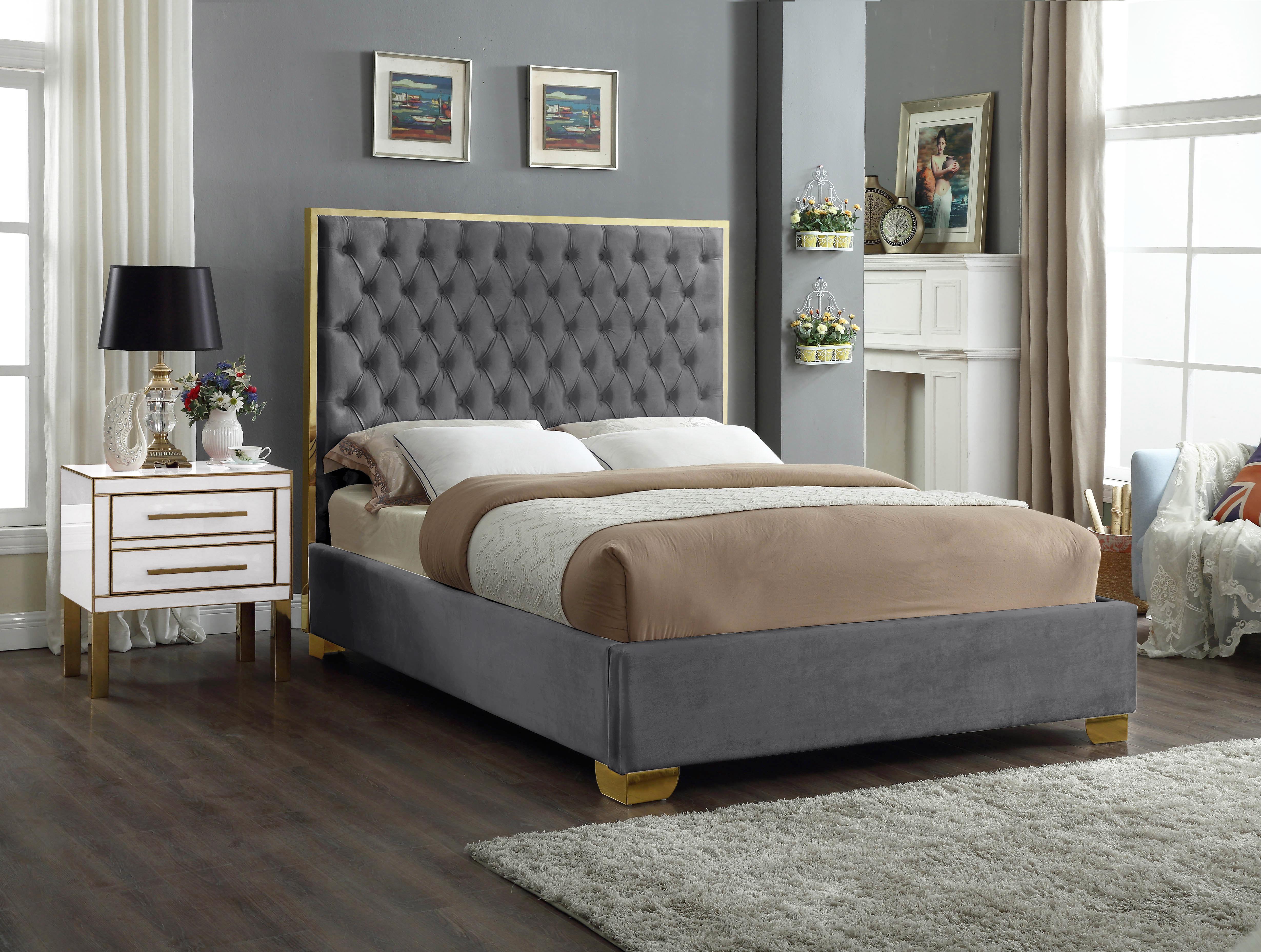 

    
Grey Velvet & Gold Trim Deep Tufting Full Bed LANA Meridian Contemporary Modern

