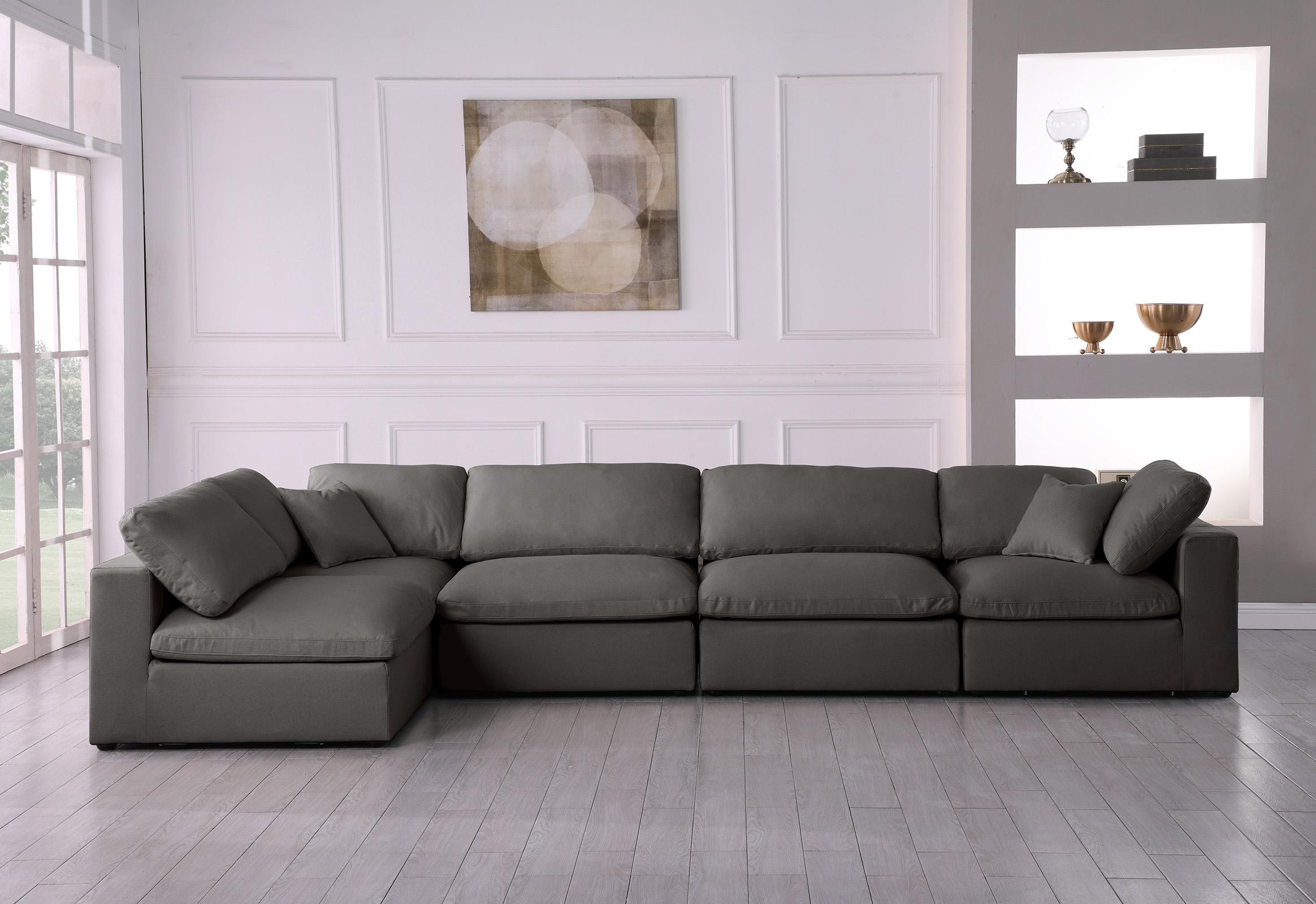 

    
602Grey-Sec5D Meridian Furniture Sectional Sofa
