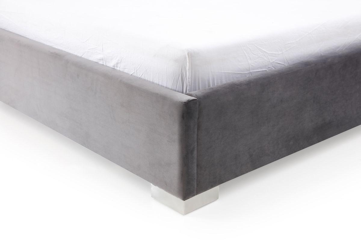 

    
VGVCBD1801-GRY Grey Velvet & Stainless Steel King Size Panel Bed by VIG Modrest Audrey
