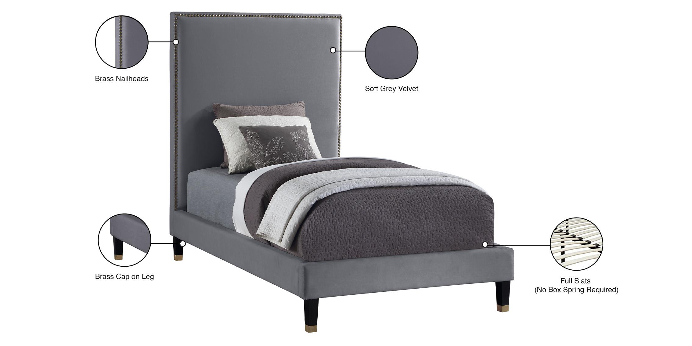 

    
HarlieGrey-T Meridian Furniture Platform Bed
