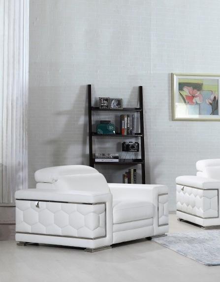 

    
Hawkesbury Common Genuine Leather Club Chair White
