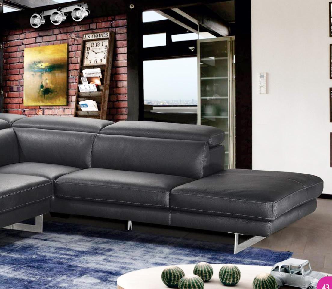 

    
VIG Furniture Accenti Italia Lazio Sectional Sofa Black VGDDVELVET
