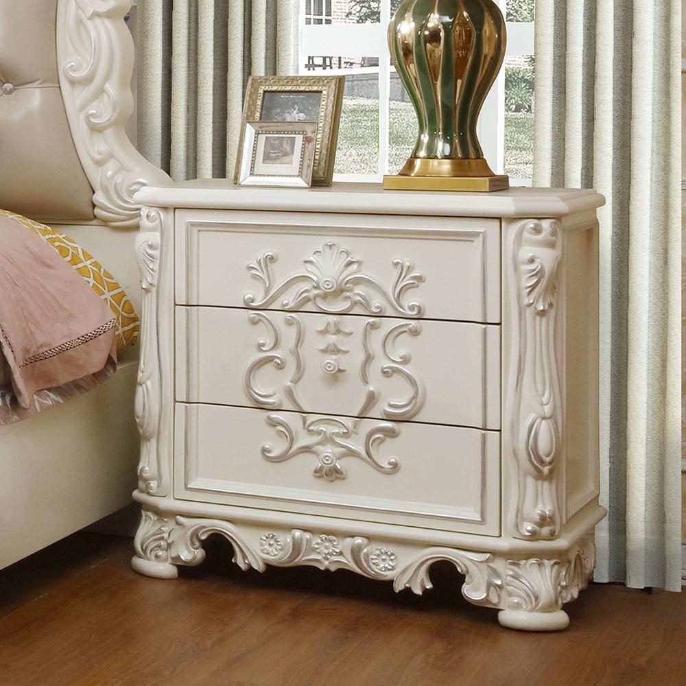 

    
Homey Design Furniture HD-8008I Panel Bedroom Set Silver/Ivory HD-8008I-CK-3PC
