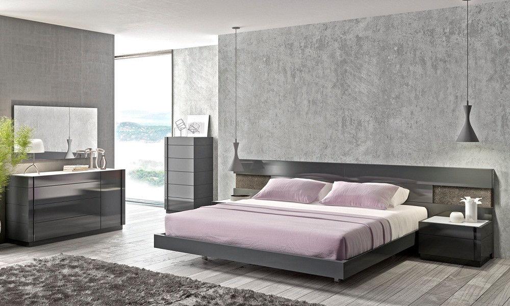 Contemporary Platform Bedroom Set Braga SKU178671-EK-Set-3 in Gray 