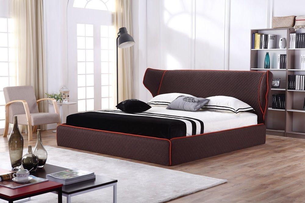 

    
J&M Chanelle Modern Style Warm Brown Fabric Upholstery King Size Platform Bed
