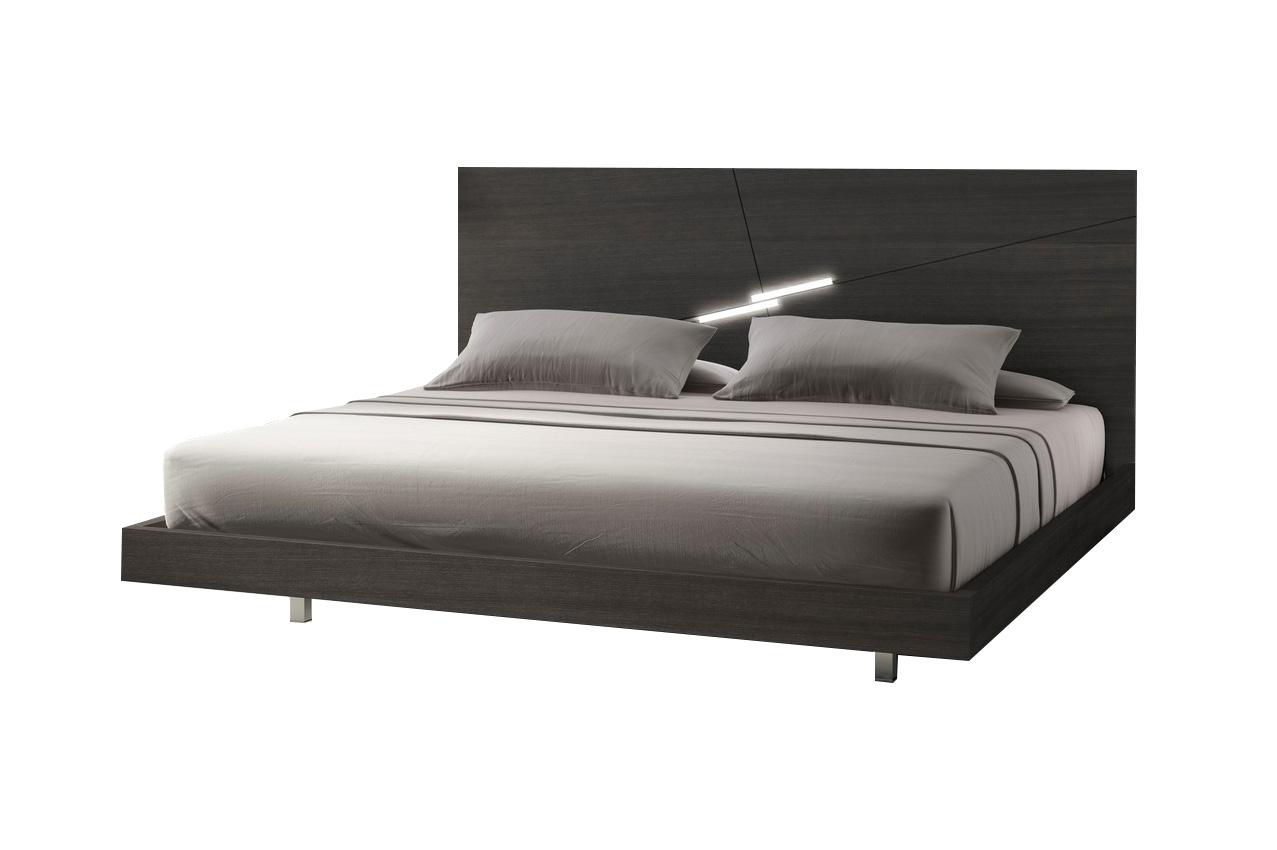

    
J&M Furniture Faro Platform Bedroom Set Light Gray SKU1786722-EK-Set-5
