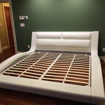 

    
White Leatherette Queen Size Platform Bedroom Set 3Pcs Casual J&M Wave
