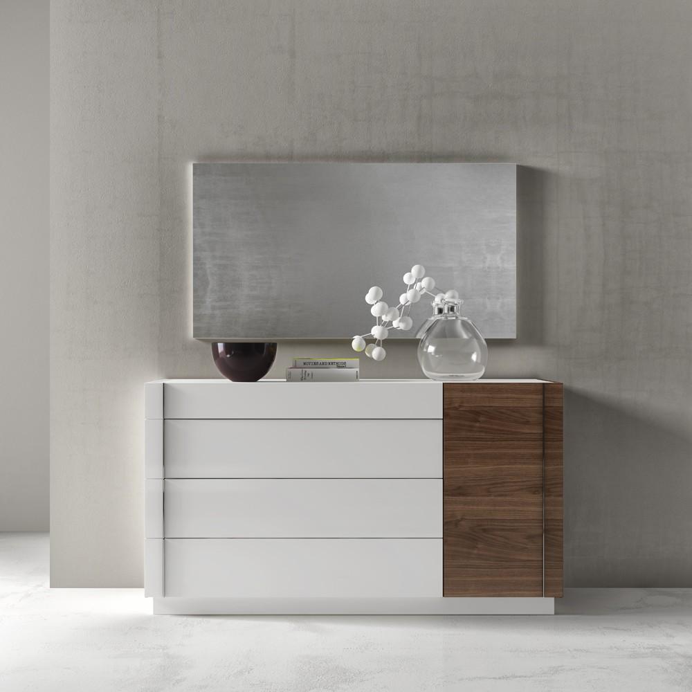

    
White Lacquer Walnut & Wood Veneer 4 Drawer Dresser Modern J&M Lisbon
