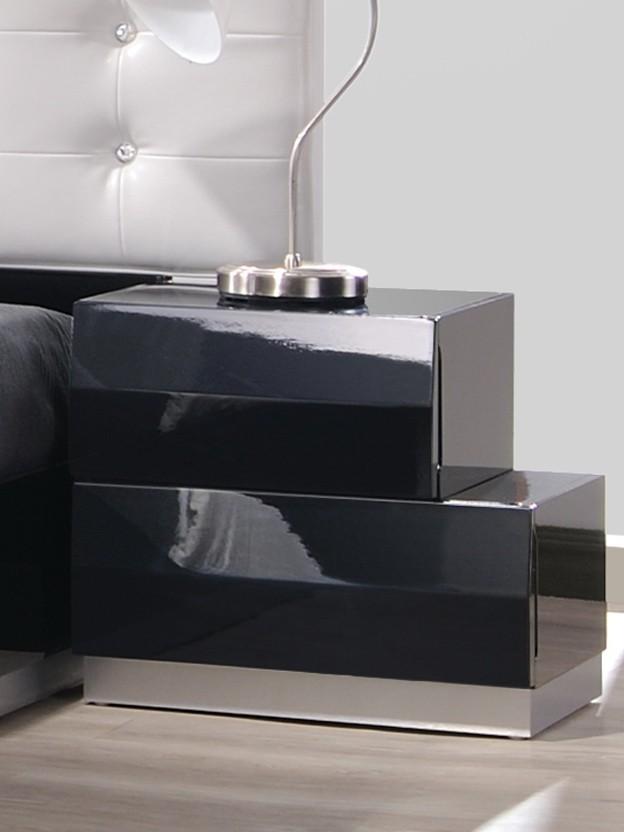 

    
Contemporary Black Lacquer High-gloss Platform King Bedroom Set 3Pcs J&M Milan
