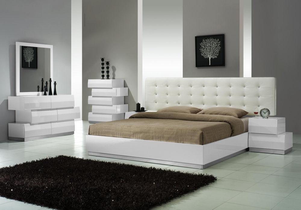 

    
White Lacquer High-gloss Platform King Bedroom Set 5Pcs J&M Milan
