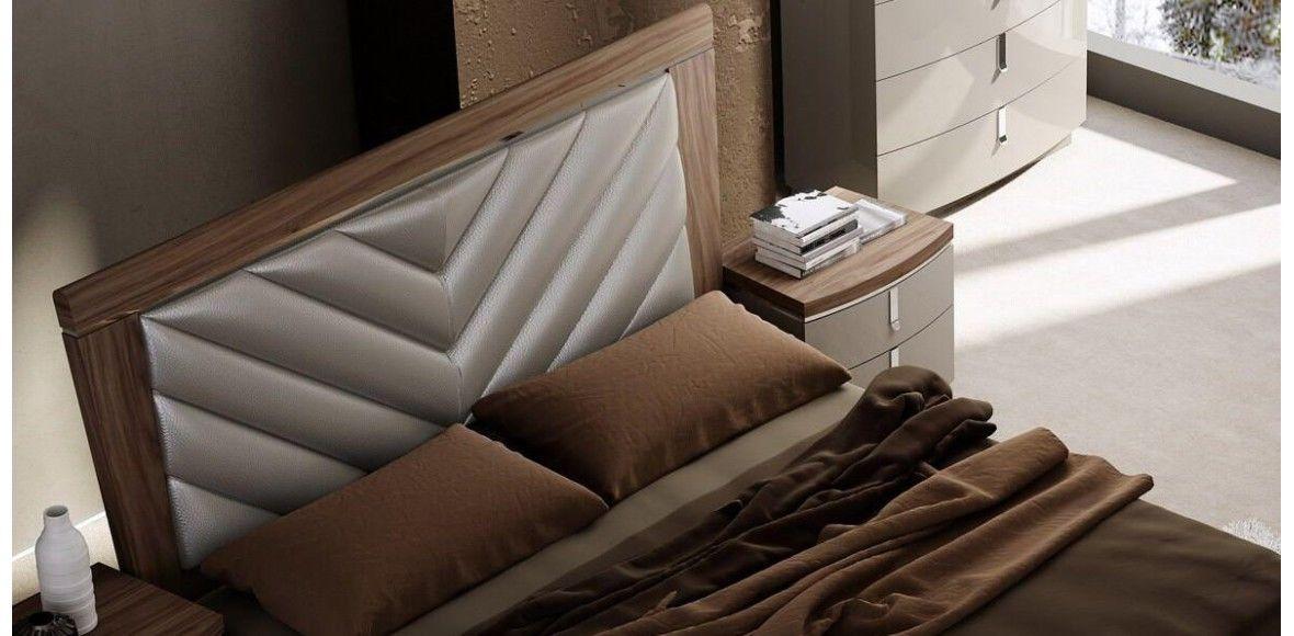 

    
J&M Furniture Napa Platform Bedroom Set Gray/Walnut SKU18214-Set-3
