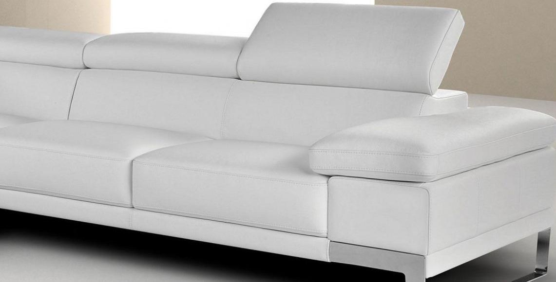 

    
J&M Furniture Nicoletti Sectional Sofa White SKU17920-Sectional-LHC
