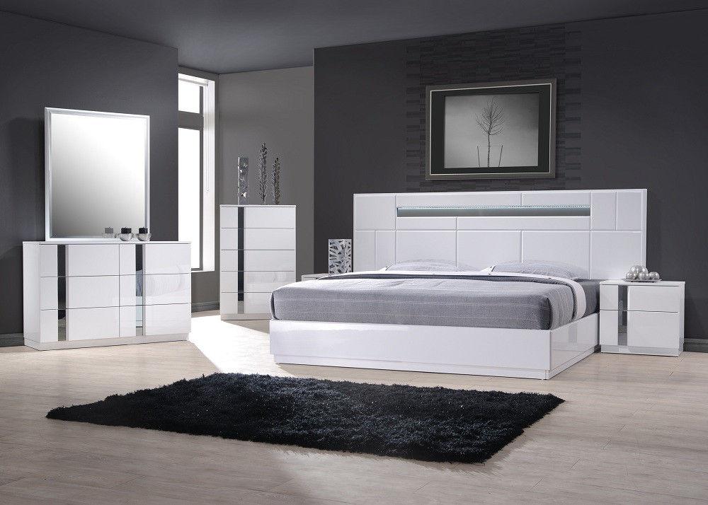 

    
Contemporary Queen Bedroom Set in White Lacquer and Chrome Set 5Pcs J&M Palermo
