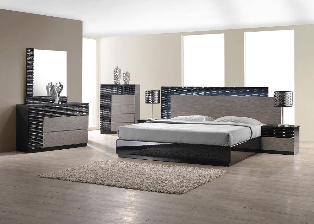 Contemporary Platform Bedroom Set Roma SKU17777-EK-Set-3 in Gray, Black 
