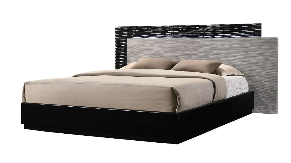 

    
J&M Furniture Roma Platform Bedroom Set Gray/Black SKU17777-EK-Set-3
