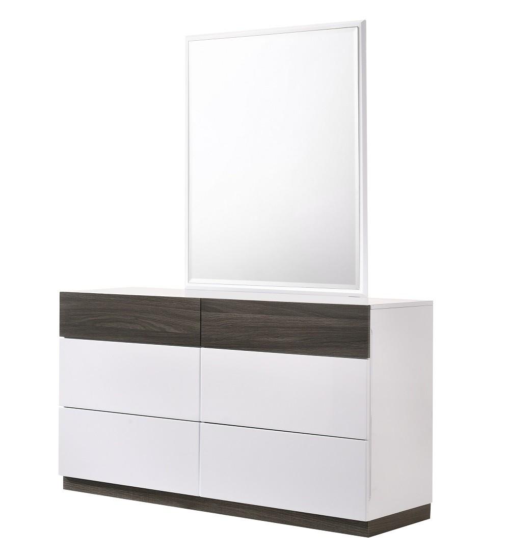 

    
SKU18023-EK-Set-5 J&M Furniture Platform Bedroom Set
