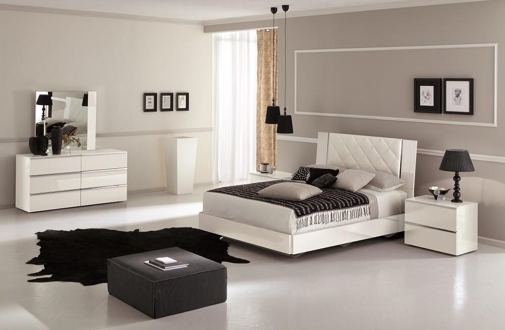 

    
J&M Stella Modern White Lacquer Finish Eco Leather Premium King Size Bedroom Set 3Pcs
