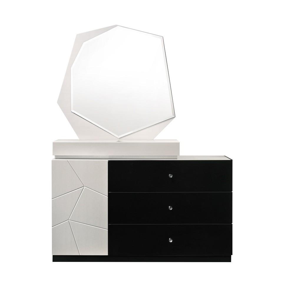 

                    
Buy Modern Lacquer Uniquely Designed Headboard King Bedroom Set 5Pcs J&M Turin
