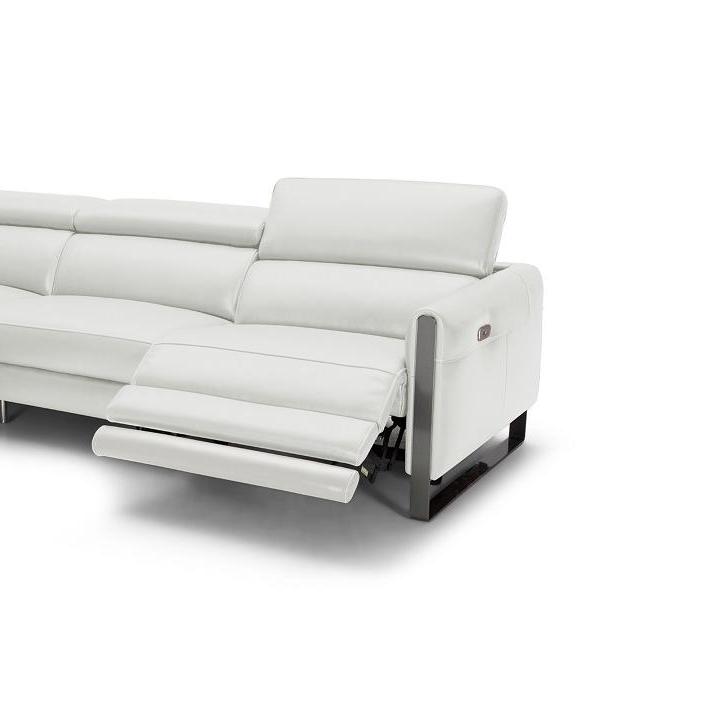 

    
J&M Furniture Vella Sectional Sofa White SKU18277 Sectional-LHC
