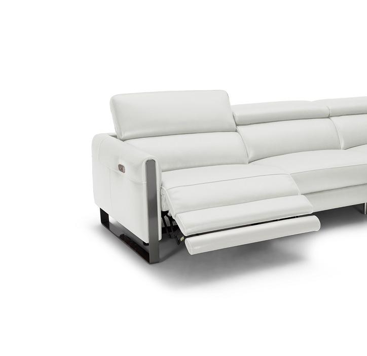 

    
J&M Furniture Vella Sectional Sofa White SKU18277 Sectional-RHC
