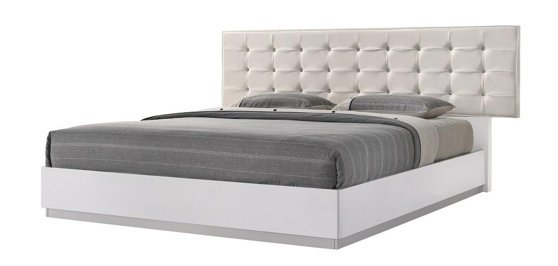 

    
J&M Furniture Verona Platform Bedroom Set White SKU17688-Full-Set-3
