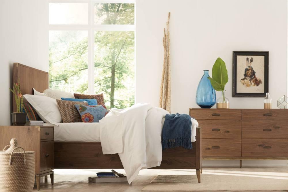 

    
 Photo  Knotty Walnut Finish Queen Size Bedroom Set 4Pcs ADLER by Modus Furniture
