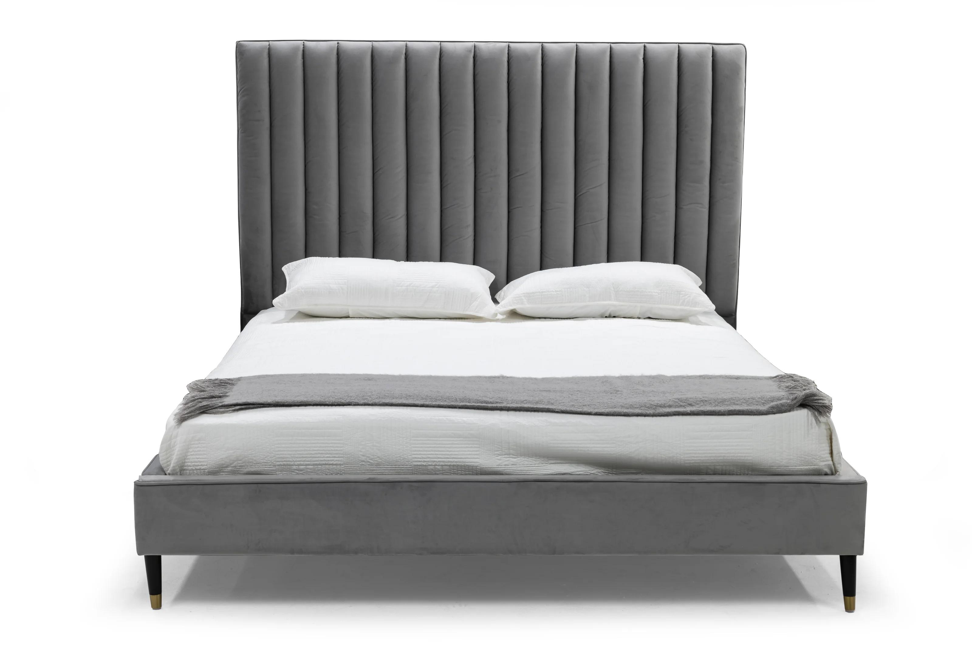 

    
Light Grey Velvet King Size Panel Bed by VIG Modrest Hemlock
