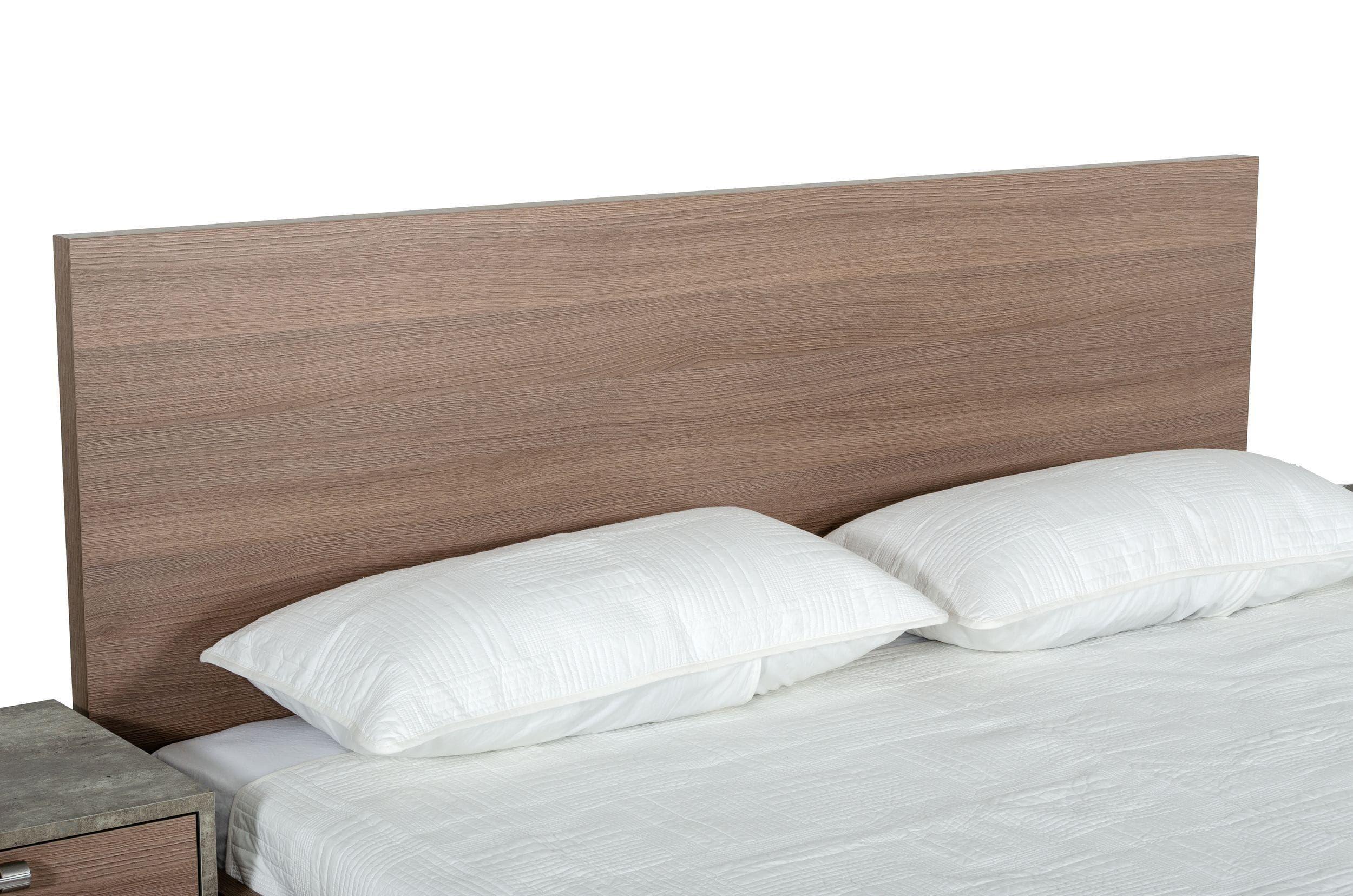 

    
Light Oak & Brushed Stainless Steel King Size Panel Bed by VIG Nova Domus Boston
