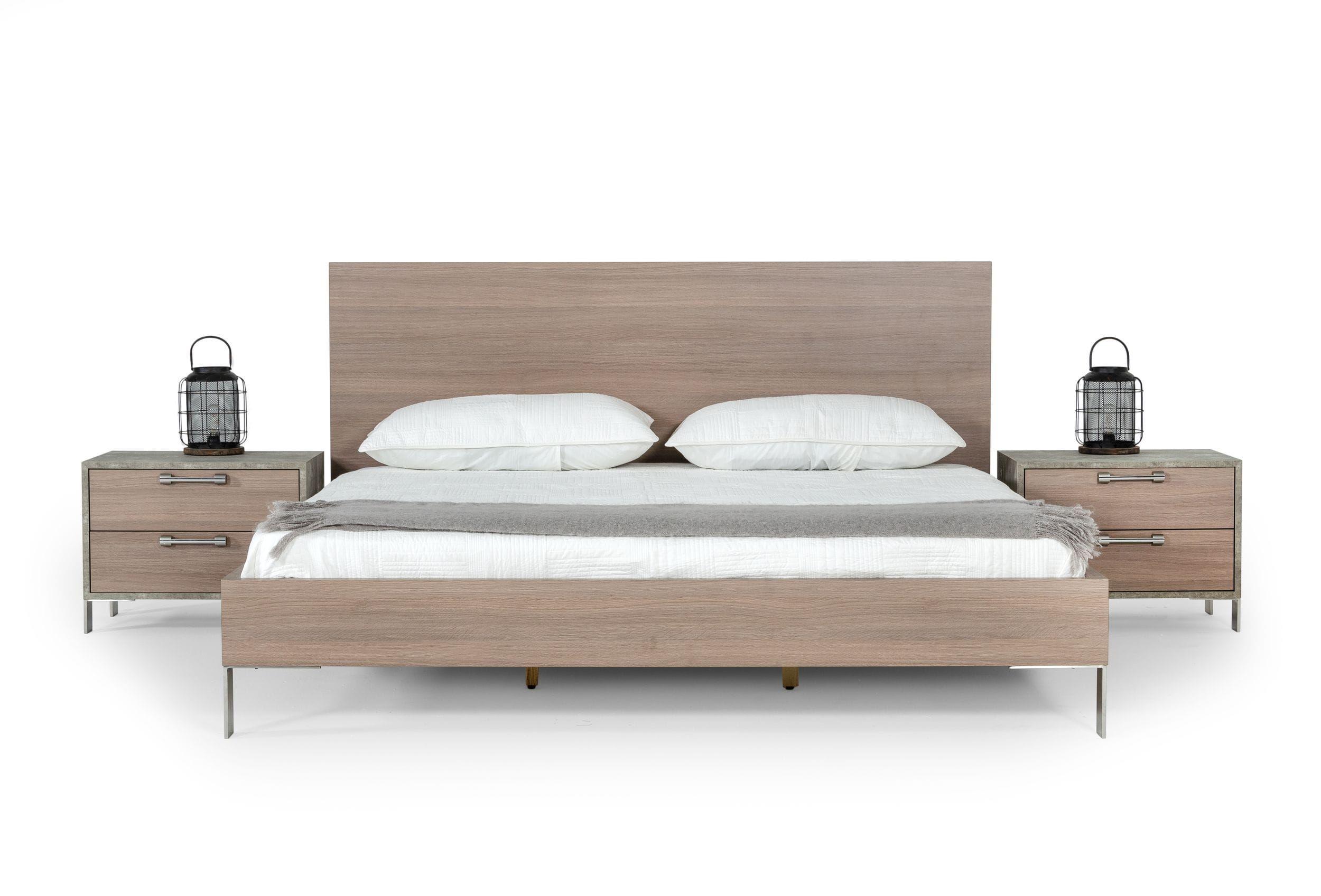 

    
Light Oak & Brushed Stainless Steel King Panel Bedroom Set 3Pcs by VIG Nova Domus Boston
