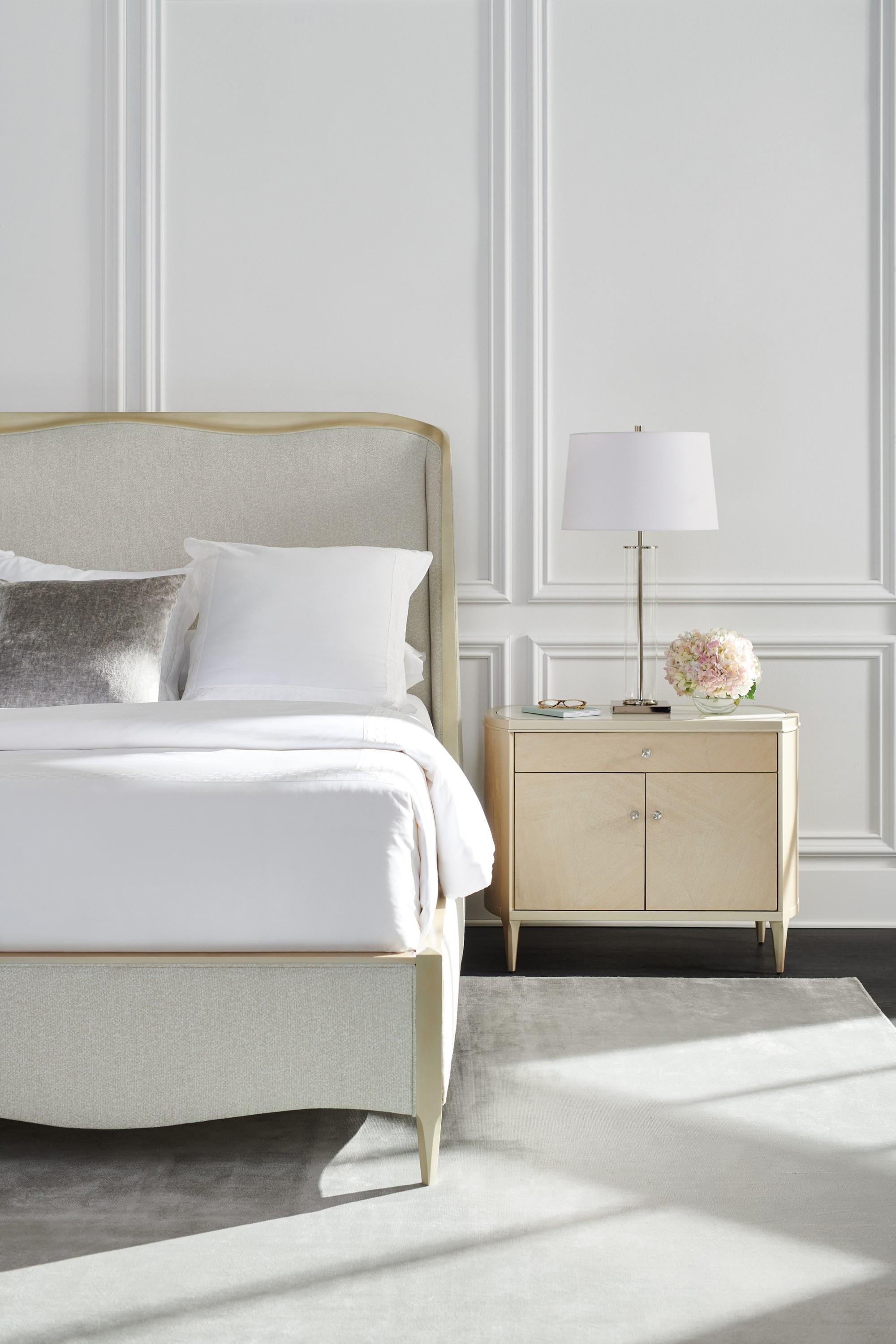 

        
Caracole DEEP SLEEP / A LITTLE FANCY Platform Bedroom Set Light Gray/Champagne Fabric 662896035933
