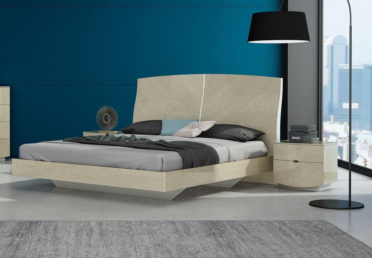 

    
P113-BED-EK Platform Bedroom Set
