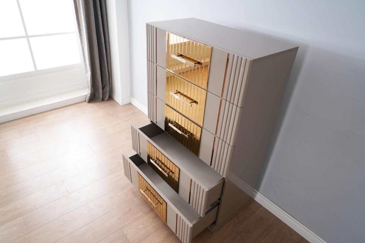 

    
 Photo  Luxury Beige & Gold Fabric King Bedroom Set 5Pc LORENZO Galaxy Home Contemporary
