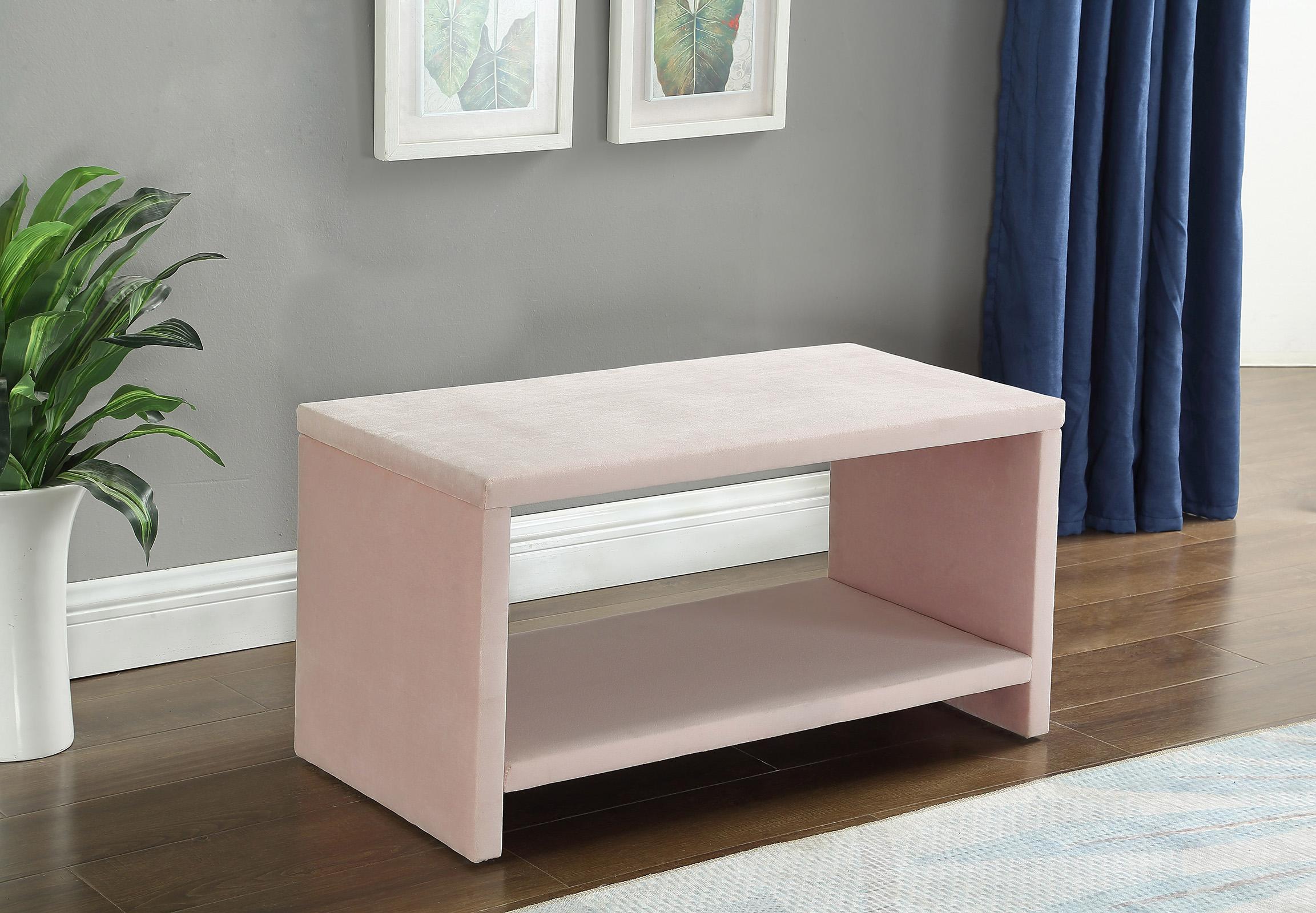 

    
CleoPink-Q-Set-3 Meridian Furniture Platform Bedroom Set
