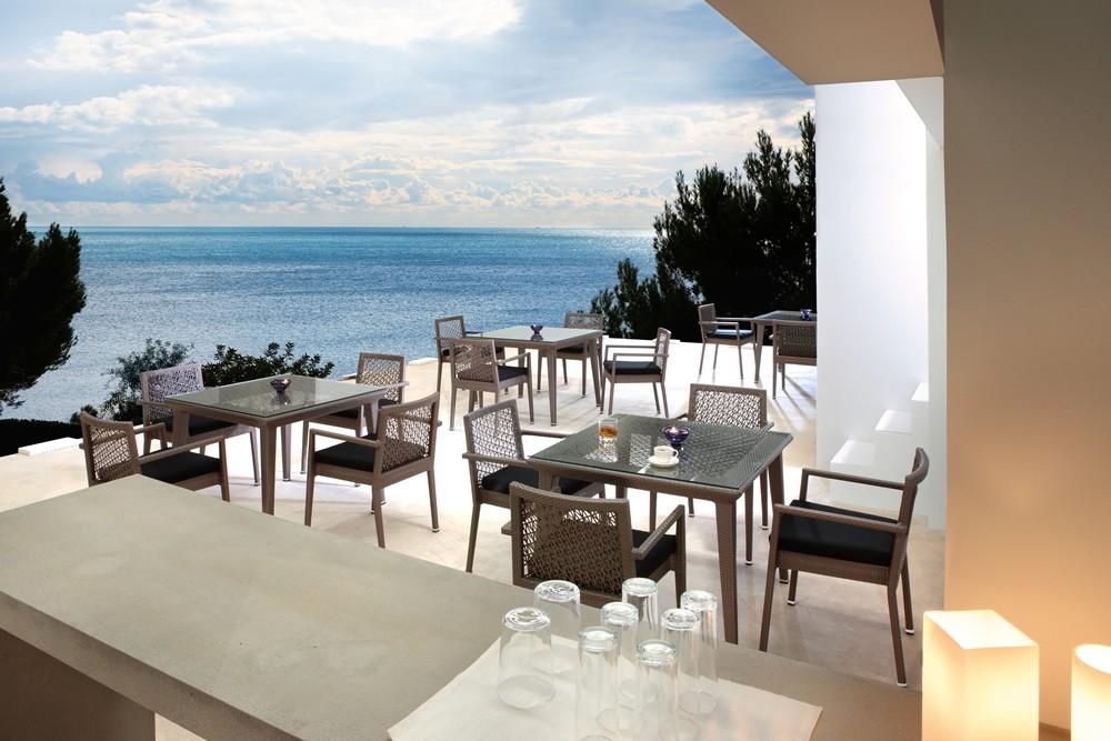 

        
Panama Jack Maldives Outdoor Dining Table Gray  00811759030046
