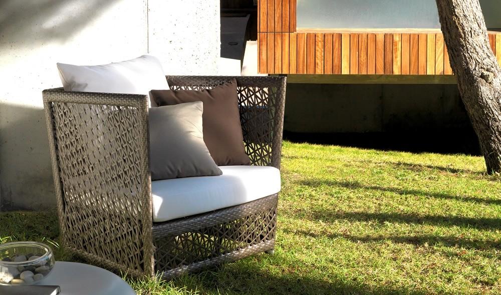 

    
Maldives Lounge Chair w/off-white cushion PJO-1801-GRY-LC Panama Jack
