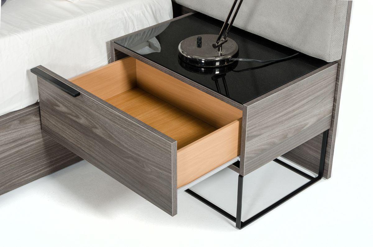 

    
VIG Furniture Enzo Panel Bedroom Set Gray VGACENZO-BED-K-Set-3
