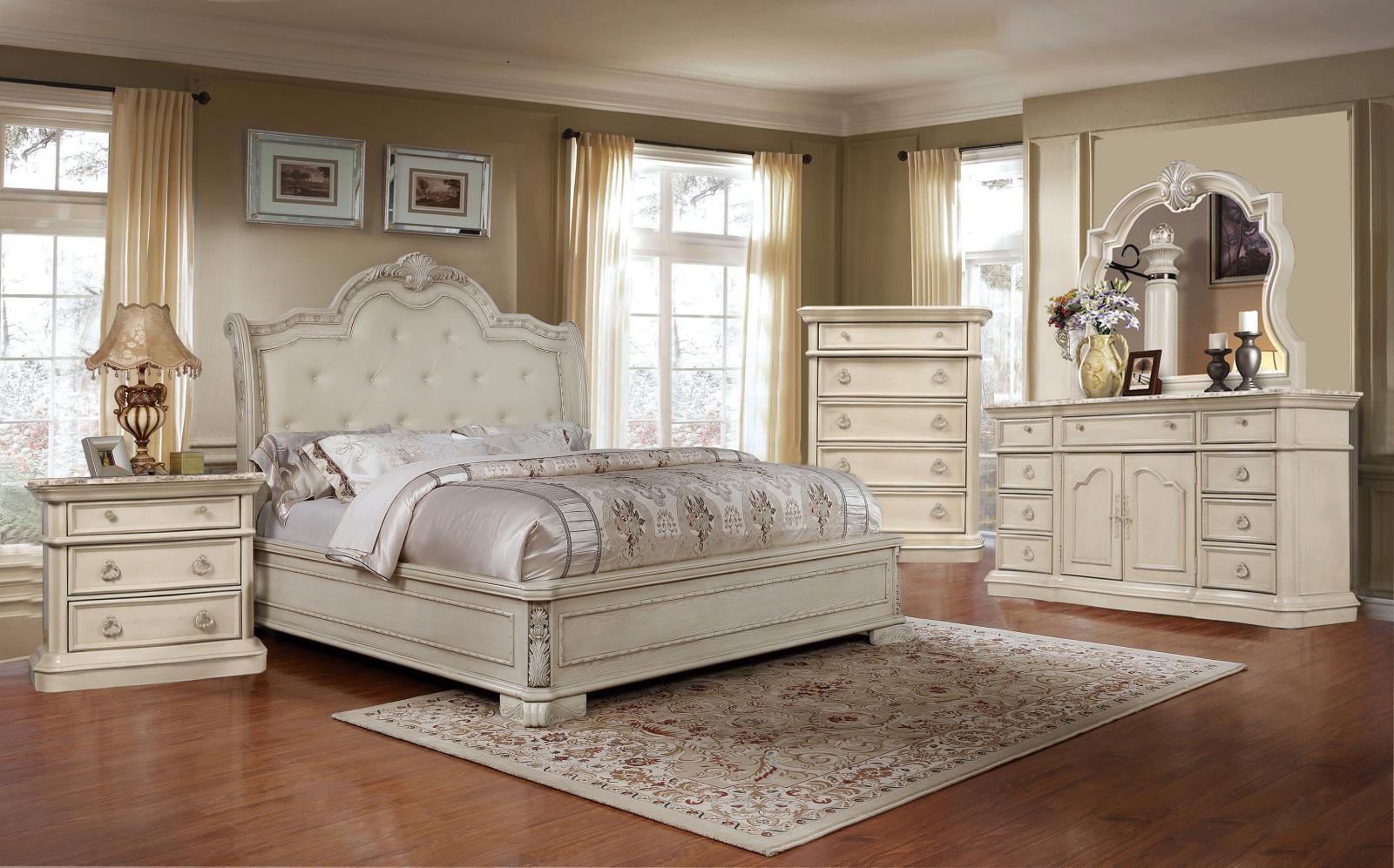 

    
Antique White Tufted Queen Size Bedroom Set 4Pcs Traditional McFerran B1000
